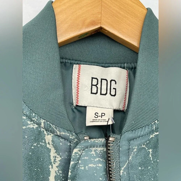 Urban Outfitters BDG Marcy Oversized Nylon Bomber Jacket small - Picture 11 of 17